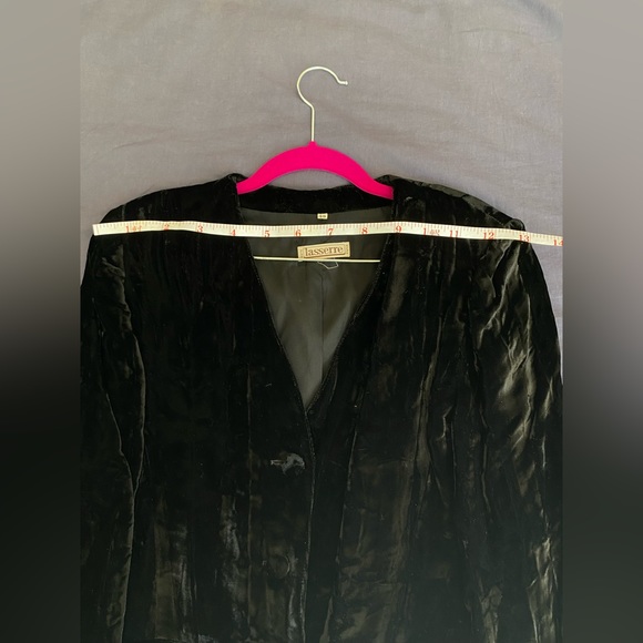 Lasserre Vintage black velvet viscose gothic blazer (S-M) - Picture 7 of 9
